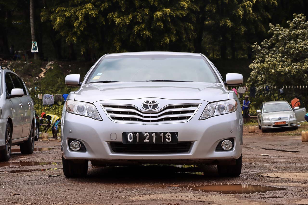 TOYOTA Camry photo 2