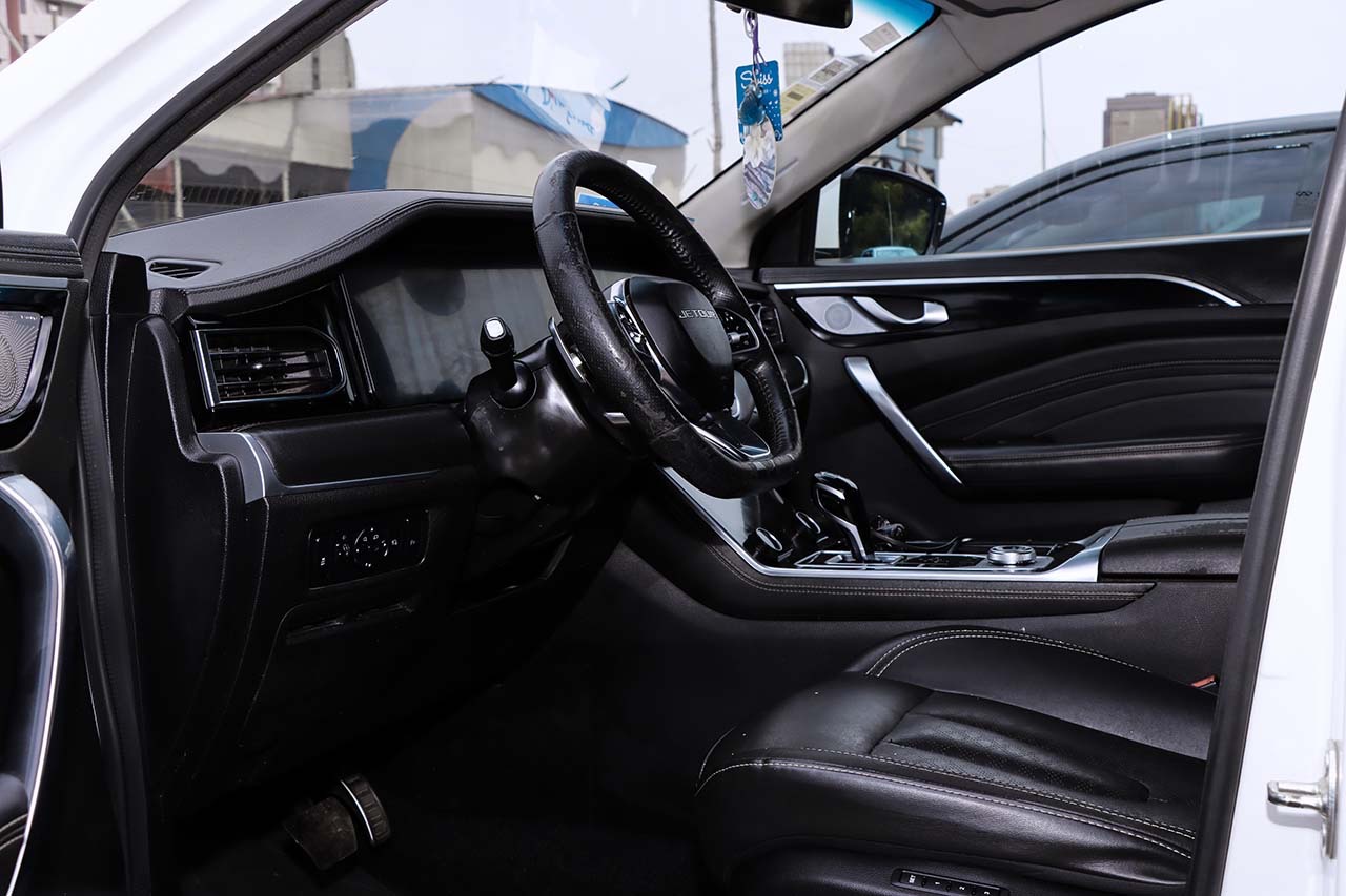 Jetour X70 photo 2